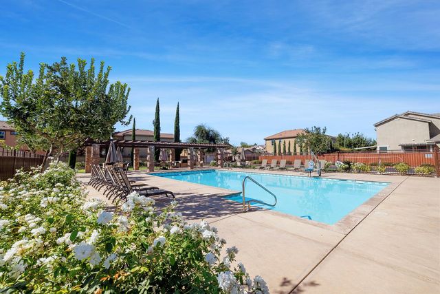 3250 Alps Lane, Clovis, CA 93619