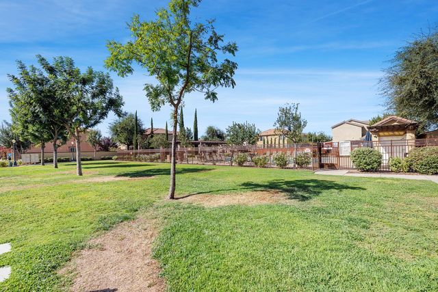 3250 Alps Lane, Clovis, CA 93619