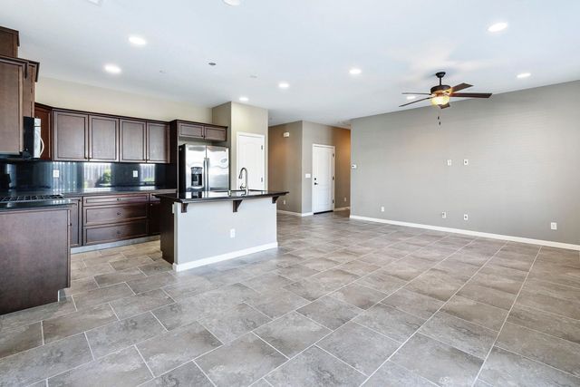3250 Alps Lane, Clovis, CA 93619