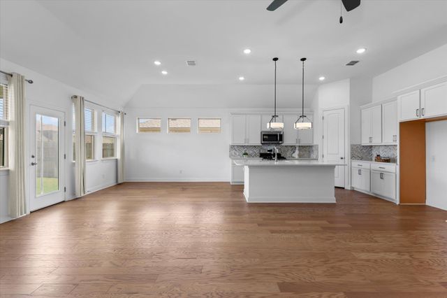 121 Shagbark TRL, Bastrop, TX 78602