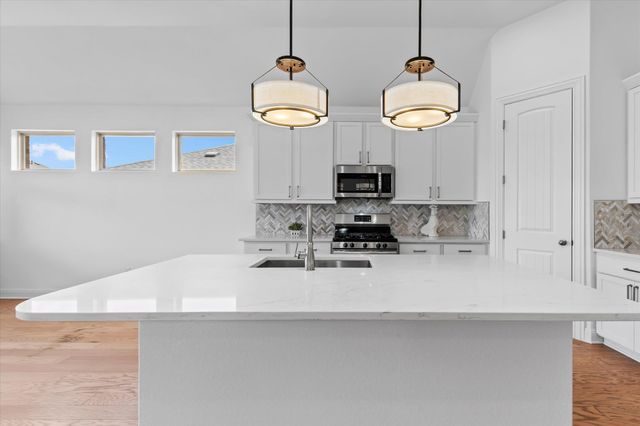 121 Shagbark TRL, Bastrop, TX 78602