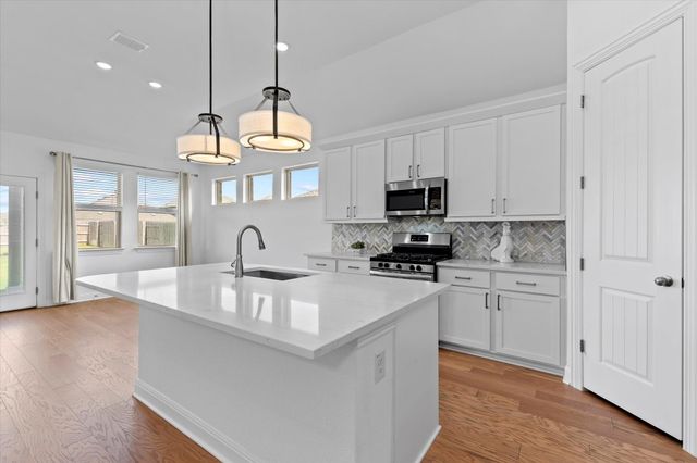 121 Shagbark TRL, Bastrop, TX 78602