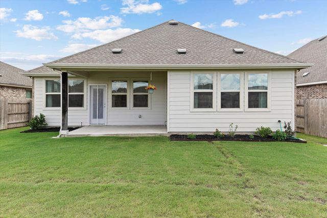 121 Shagbark TRL, Bastrop, TX 78602