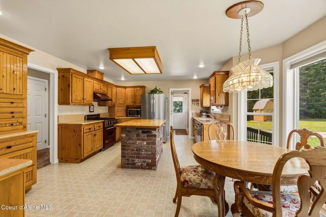 2730 Wrenco Loop, Sandpoint, ID 83864