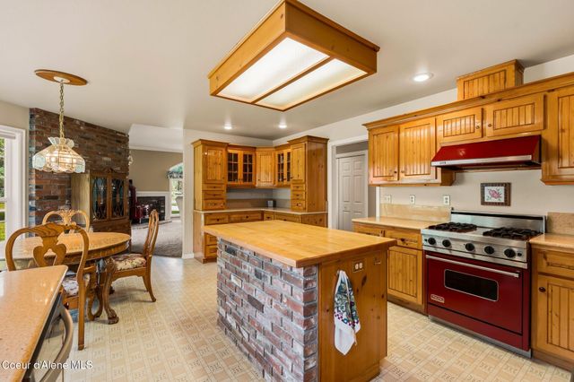 2730 Wrenco Loop, Sandpoint, ID 83864