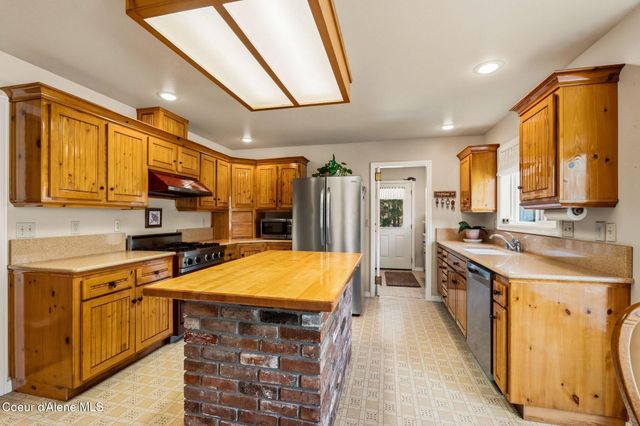 2730 Wrenco Loop, Sandpoint, ID 83864