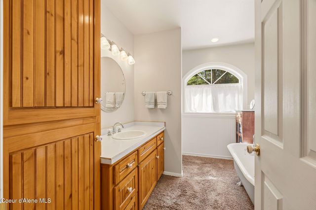 2730 Wrenco Loop, Sandpoint, ID 83864