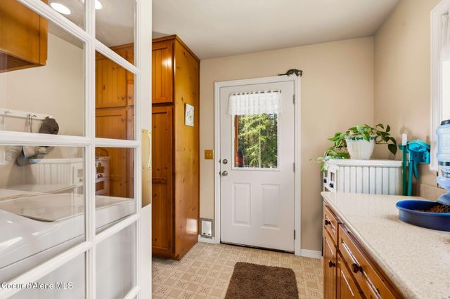 2730 Wrenco Loop, Sandpoint, ID 83864
