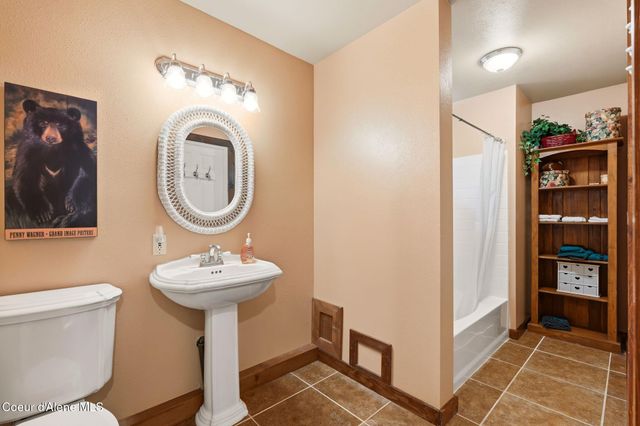 2730 Wrenco Loop, Sandpoint, ID 83864