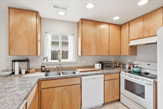 3174 Forest Hills Drive B, Medford, OR 97504