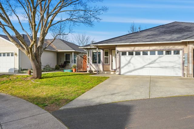 3174 Forest Hills Drive B, Medford, OR 97504