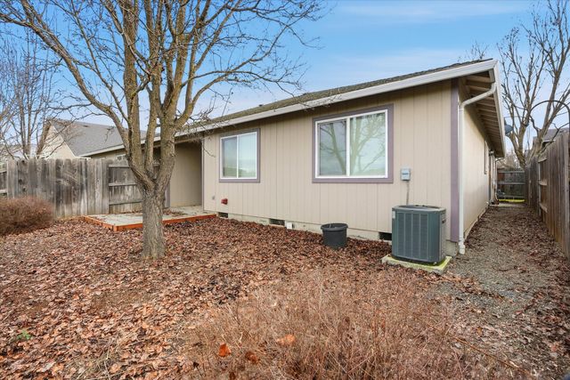 3174 Forest Hills Drive B, Medford, OR 97504
