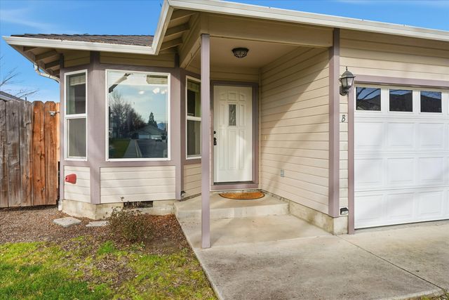 3174 Forest Hills Drive B, Medford, OR 97504