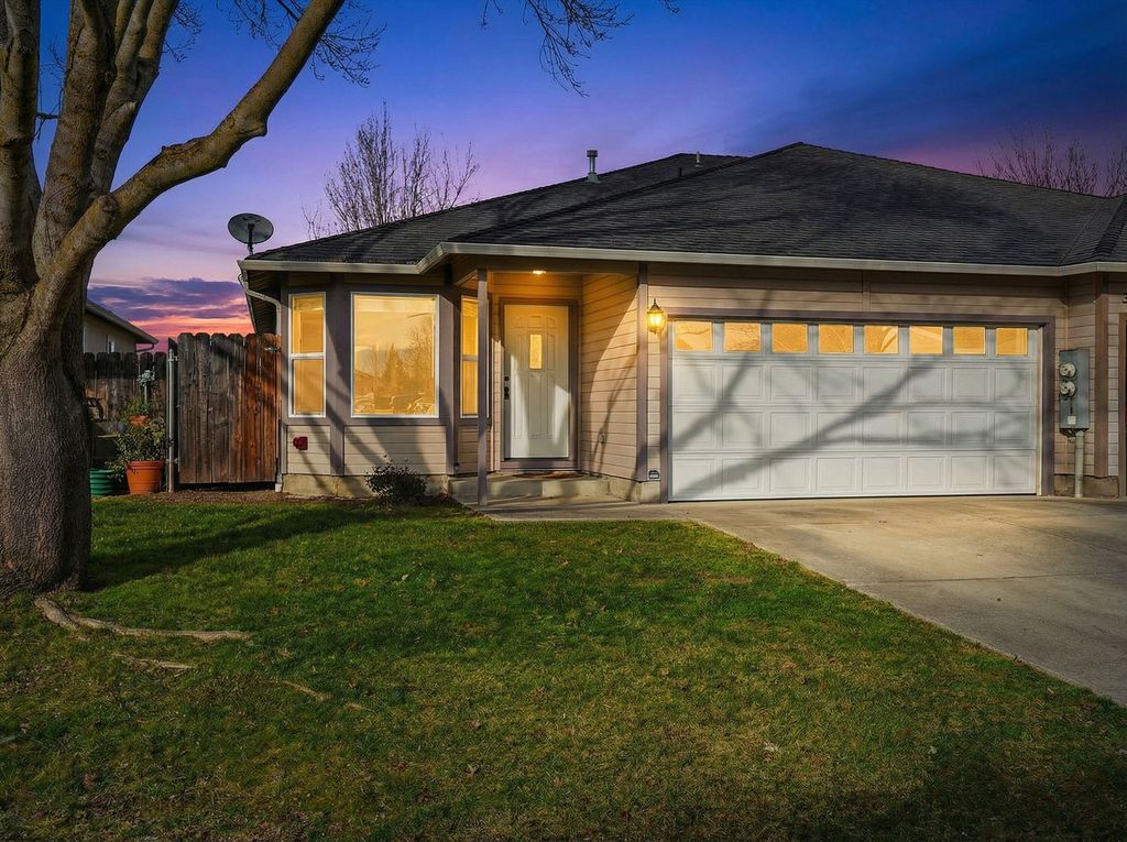 3174 Forest Hills Drive B, Medford, OR 97504