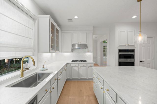 61 W Night Heron Place, The Woodlands, TX 77382