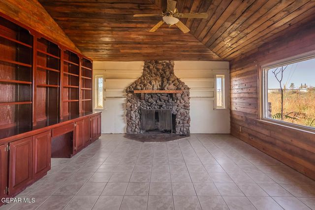 304 LUNA AZUL Drive, Chaparral, NM 88081