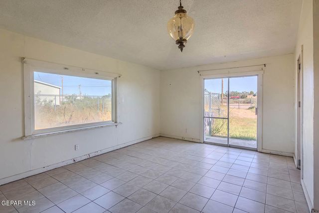 304 LUNA AZUL Drive, Chaparral, NM 88081