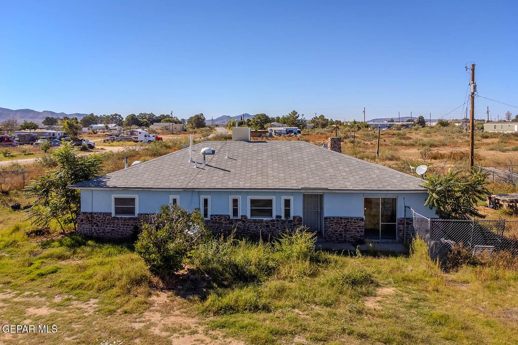304 LUNA AZUL Drive, Chaparral, NM 88081