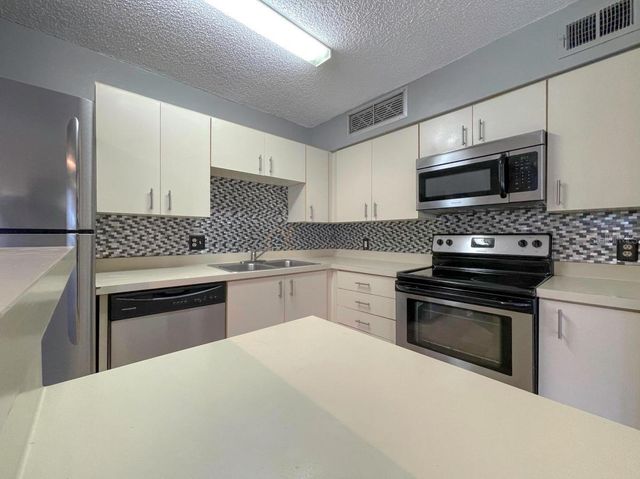 320 FORESTWAY CIRCLE 205, Altamonte Springs, FL 32701