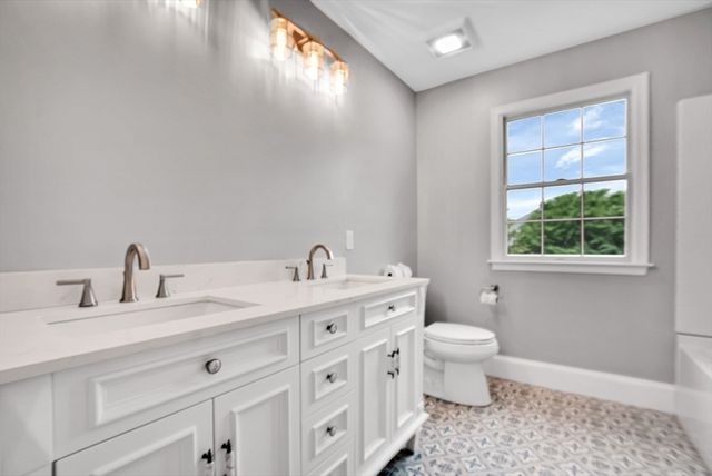 7 Whitehall Way, Bellingham, MA 02019