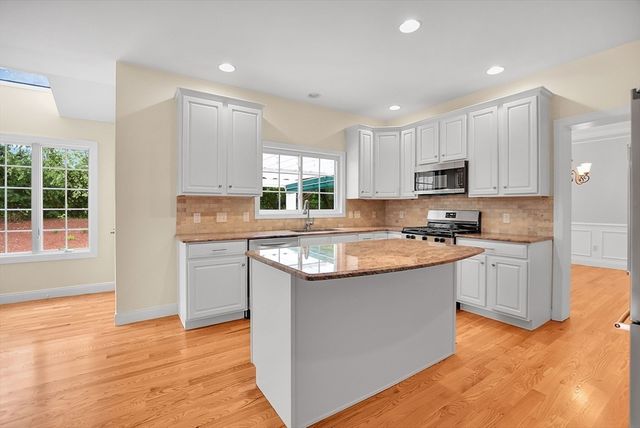 7 Whitehall Way, Bellingham, MA 02019