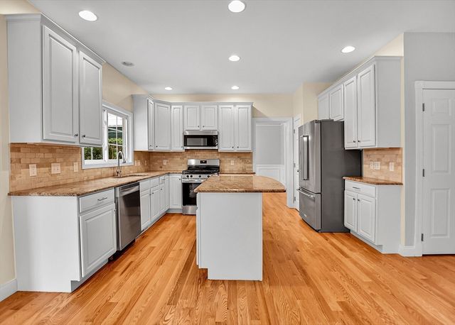 7 Whitehall Way, Bellingham, MA 02019
