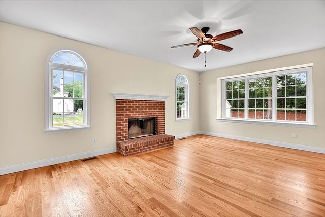 7 Whitehall Way, Bellingham, MA 02019