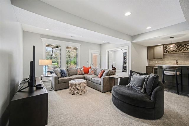 9201 Lime Stone Road, Parkville, MO 64152