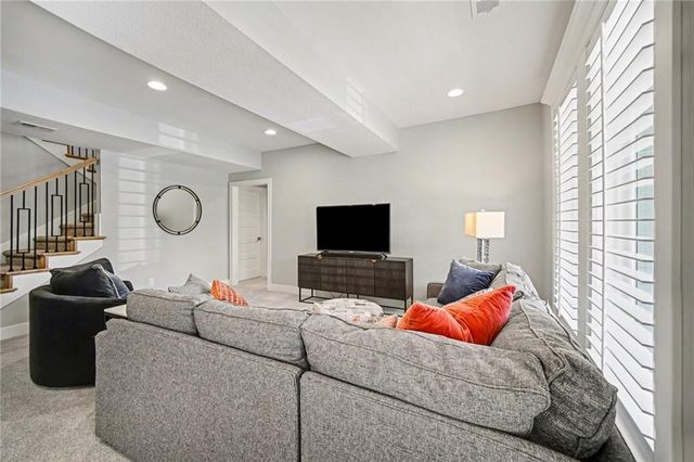 9201 Lime Stone Road, Parkville, MO 64152