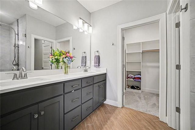 9201 Lime Stone Road, Parkville, MO 64152