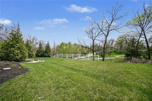 9201 Lime Stone Road, Parkville, MO 64152