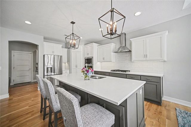 9201 Lime Stone Road, Parkville, MO 64152