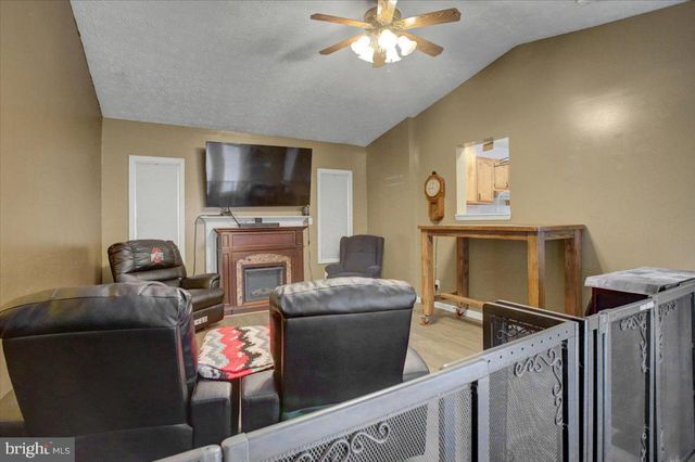 40 LISA CT, Martinsburg, WV 25405
