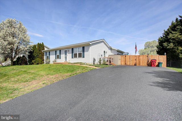 40 LISA CT, Martinsburg, WV 25405