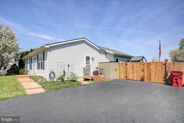 40 LISA CT, Martinsburg, WV 25405