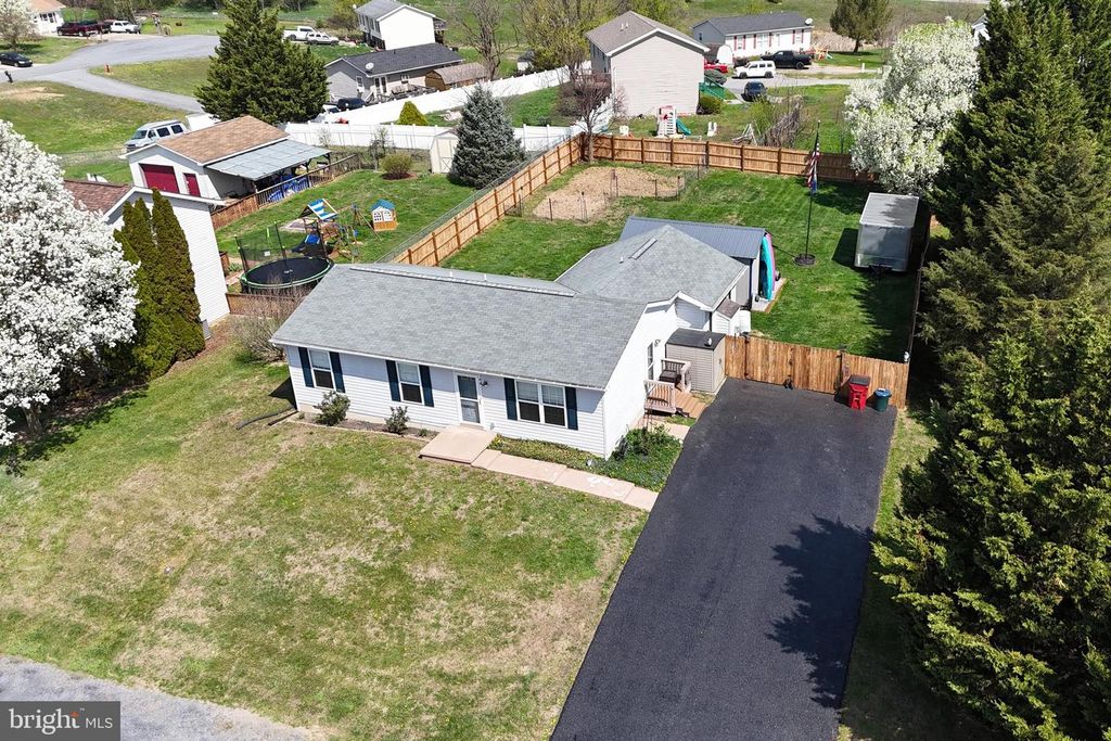 40 LISA CT, Martinsburg, WV 25405