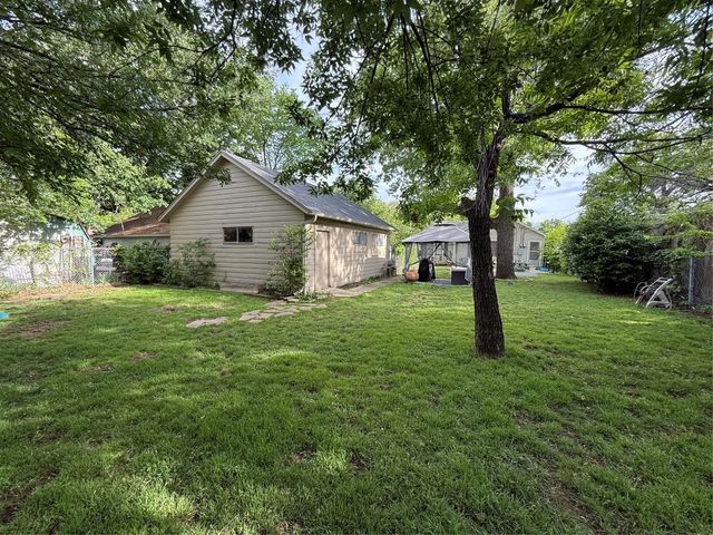 2517 Honeysuckle Avenue, Fort Worth, TX 76111