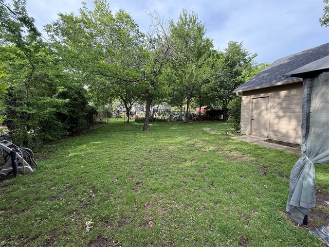 2517 Honeysuckle Avenue, Fort Worth, TX 76111