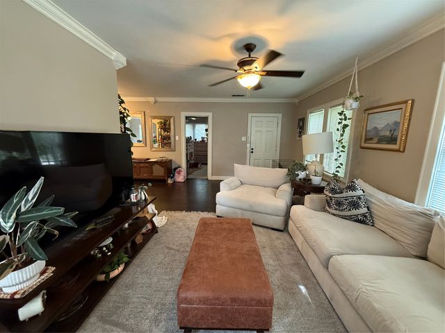 2517 Honeysuckle Avenue, Fort Worth, TX 76111