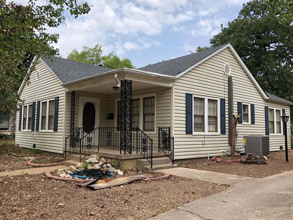 2517 Honeysuckle Avenue, Fort Worth, TX 76111