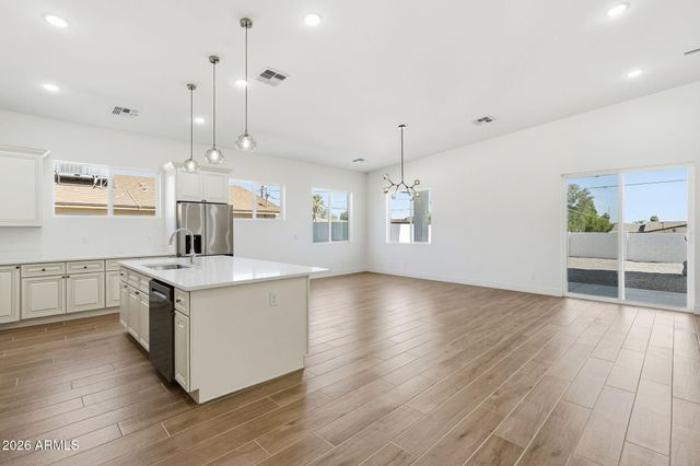 812 E DESERT Drive S 96, Phoenix, AZ 85042