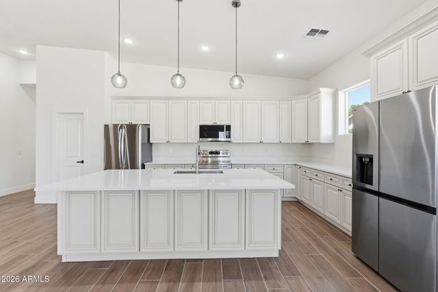 812 E DESERT Drive S 96, Phoenix, AZ 85042