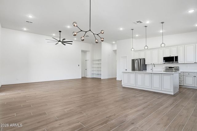 812 E DESERT Drive S 96, Phoenix, AZ 85042