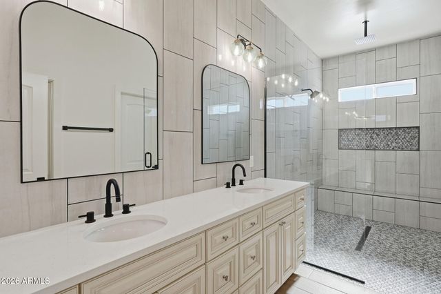 812 E DESERT Drive S 96, Phoenix, AZ 85042