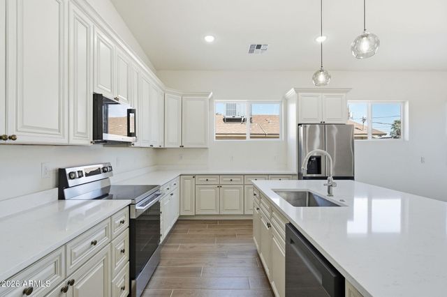 812 E DESERT Drive S 96, Phoenix, AZ 85042