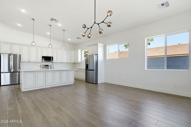 812 E DESERT Drive S 96, Phoenix, AZ 85042