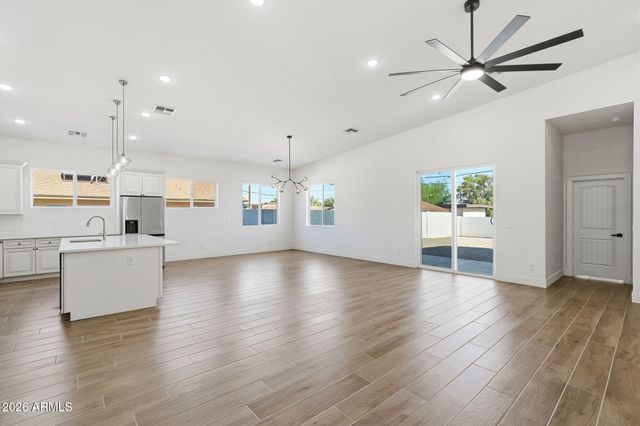 812 E DESERT Drive S 96, Phoenix, AZ 85042