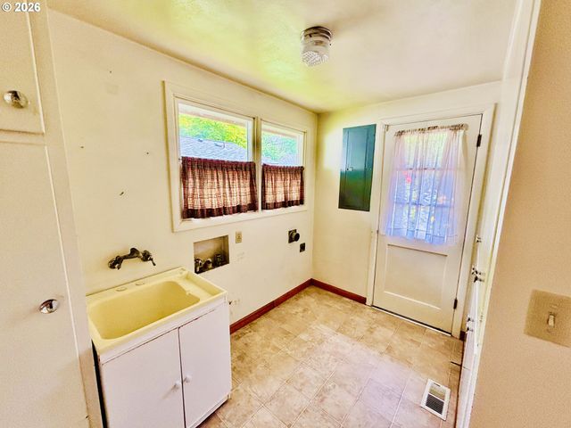 45 RUSTIC Pl, Eugene, OR 97401