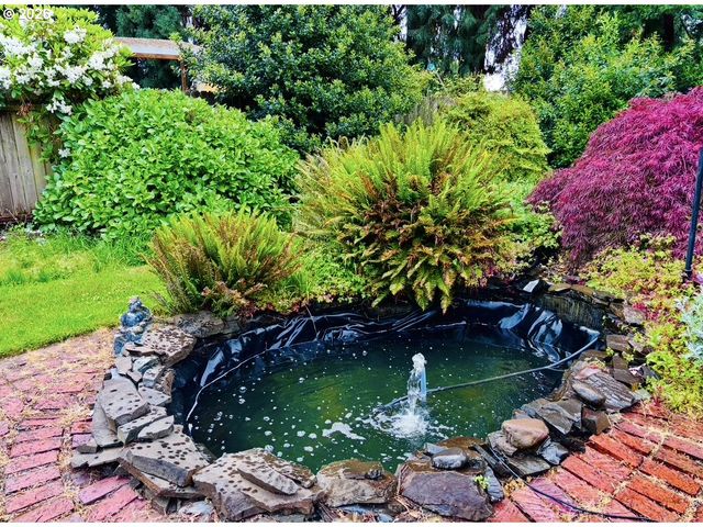 45 RUSTIC Pl, Eugene, OR 97401
