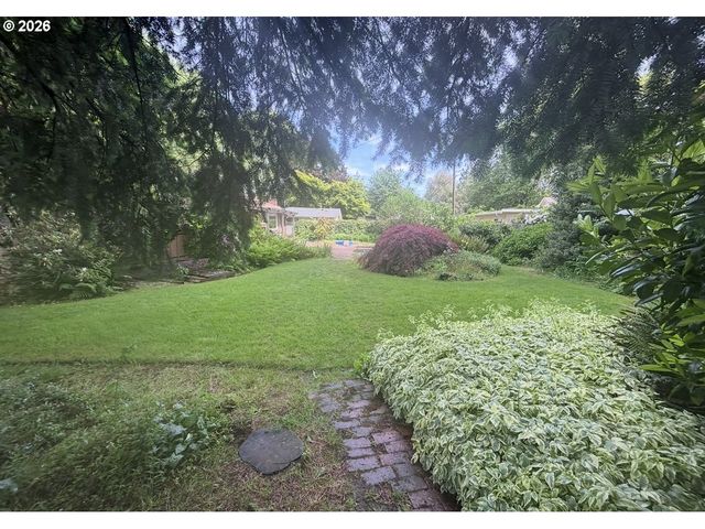 45 RUSTIC Pl, Eugene, OR 97401